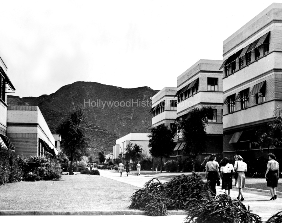 1945 Walt Disney Burbank Campus wm.jpg
